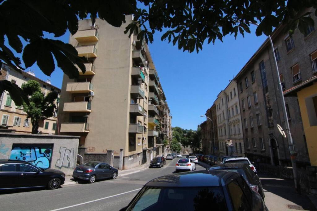 Fast Friend - Cozy Apartment In The Center With Private Garage 里耶卡 外观 照片