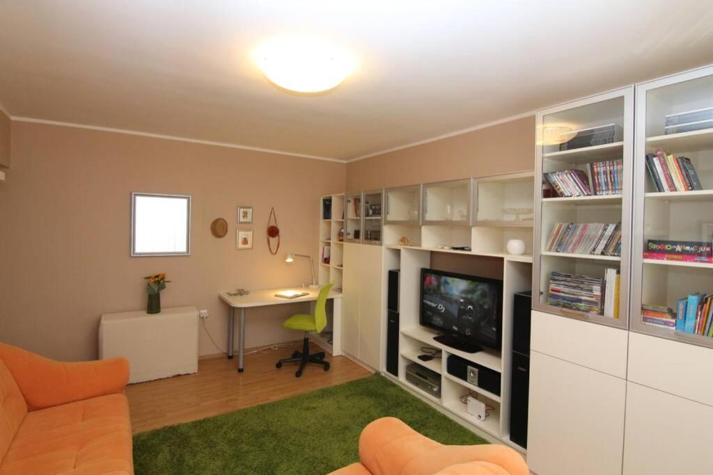 Fast Friend - Cozy Apartment In The Center With Private Garage 里耶卡 外观 照片