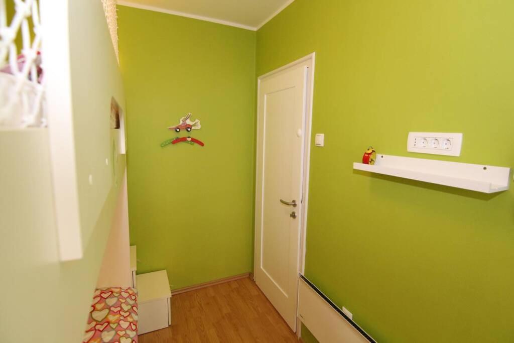 Fast Friend - Cozy Apartment In The Center With Private Garage 里耶卡 外观 照片