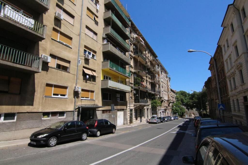Fast Friend - Cozy Apartment In The Center With Private Garage 里耶卡 外观 照片